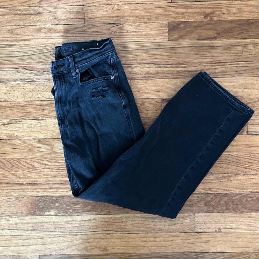 AMERICAN EAGLE MOM JEANS